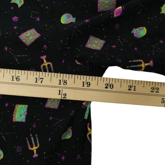 Disney Hocus Pocus Button Front Woven Shirt Adult M Halloween Our Universe - Picture 16 of 16